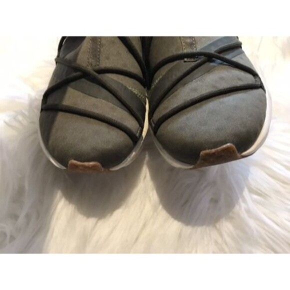 EUC Puma Fierce Rope Art No. 19013601 Women's Sneakers Size 7 Eu 38 Olive Green - Picture 2 of 9